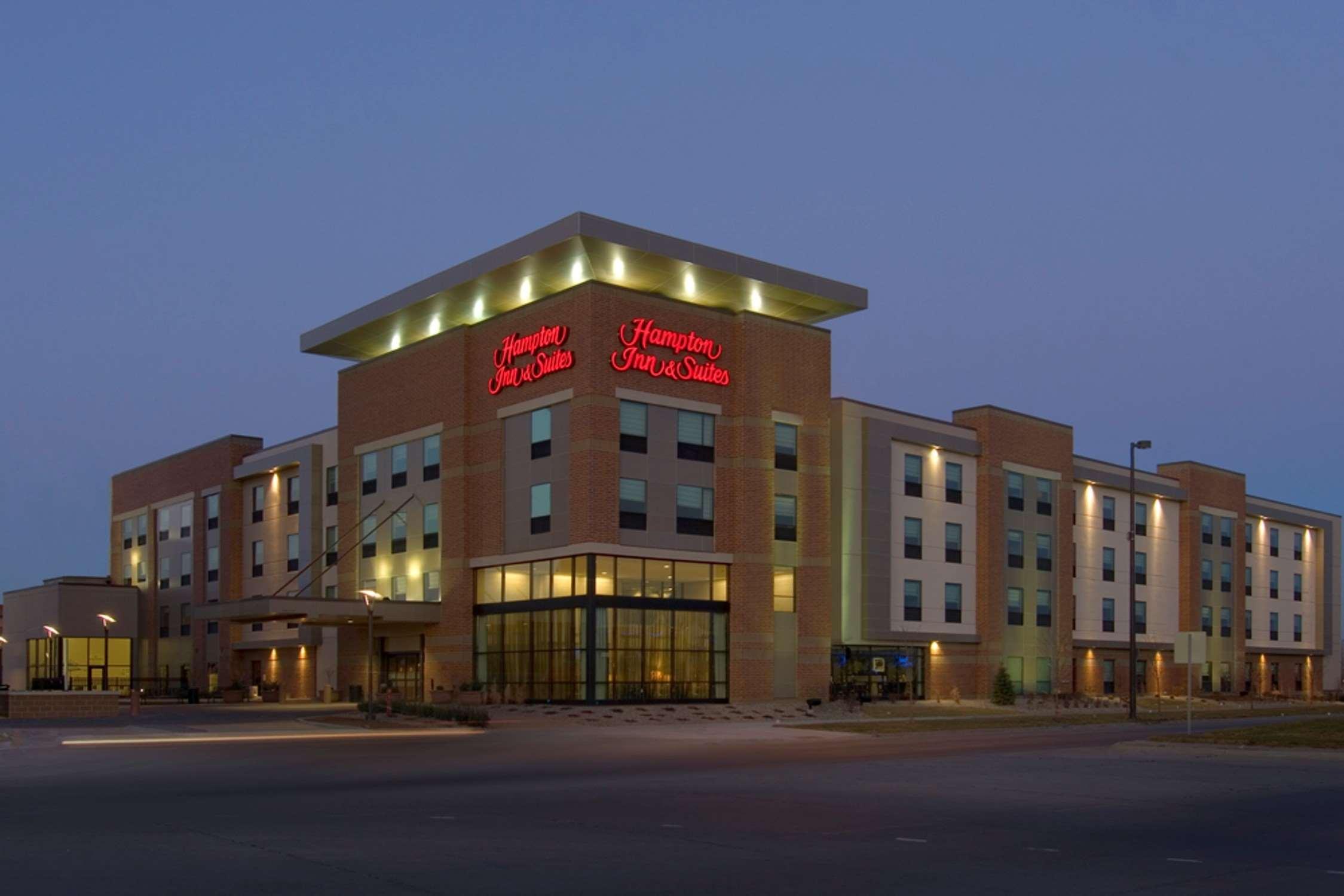 Hampton Inn & Suites Omaha-Downtown Exteriör bild