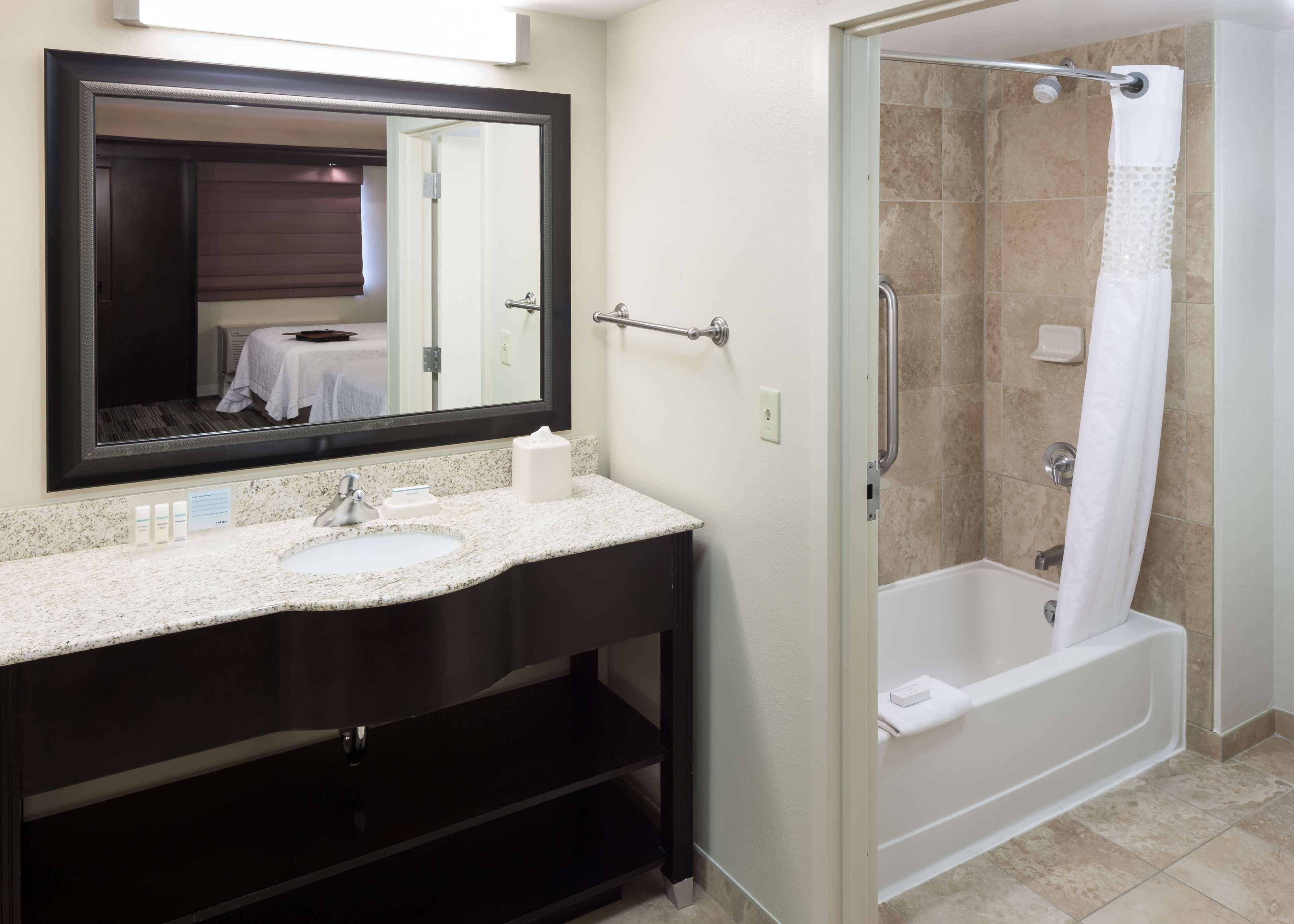 Hampton Inn & Suites Omaha-Downtown Exteriör bild