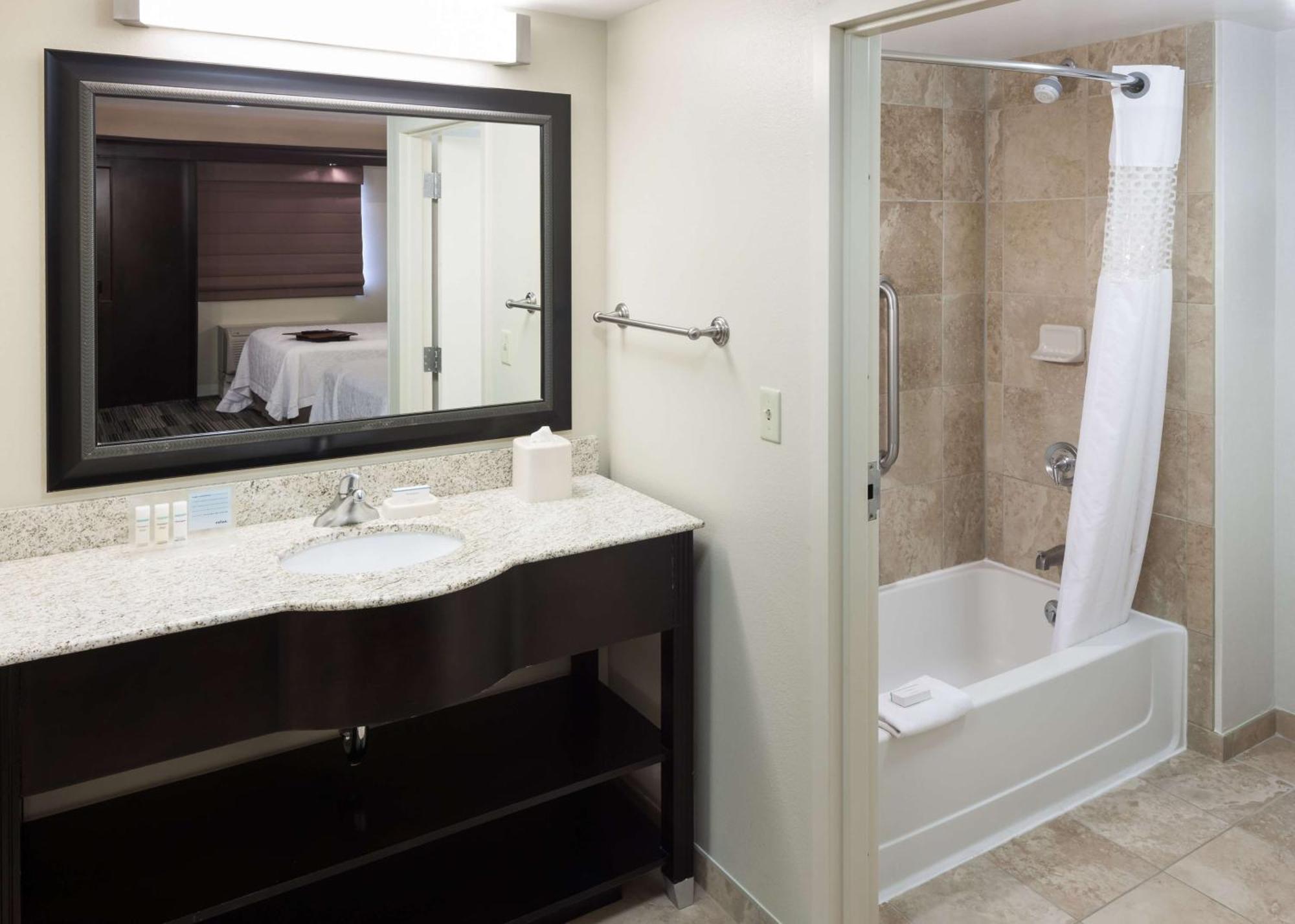 Hampton Inn & Suites Omaha-Downtown Exteriör bild