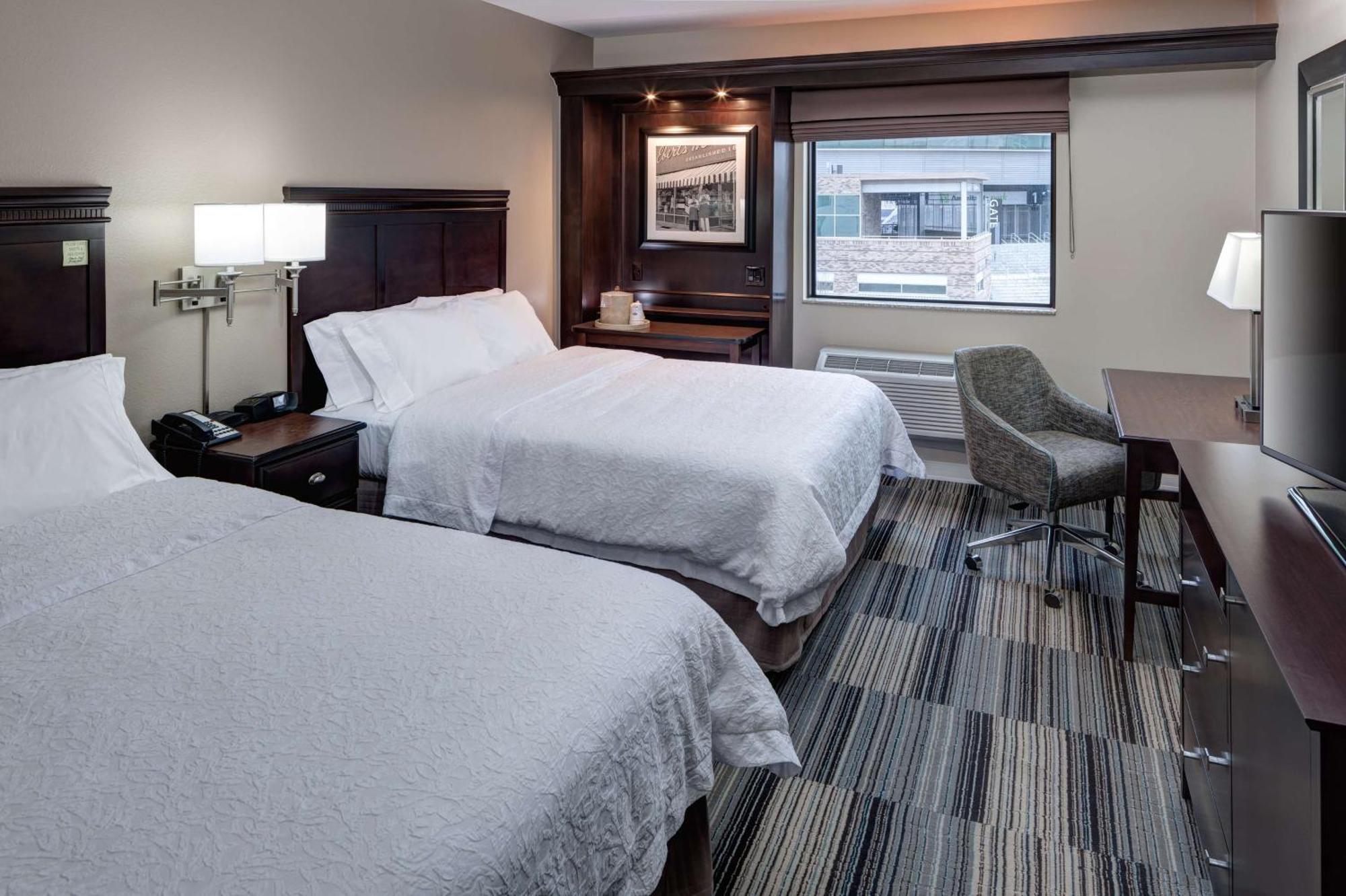 Hampton Inn & Suites Omaha-Downtown Exteriör bild