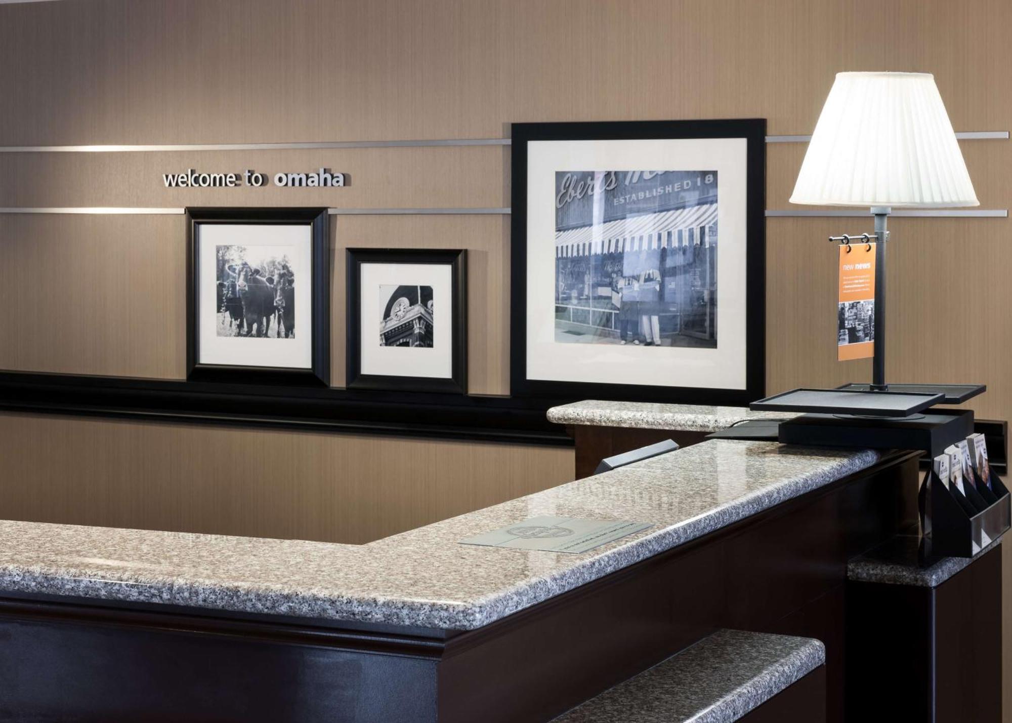 Hampton Inn & Suites Omaha-Downtown Exteriör bild