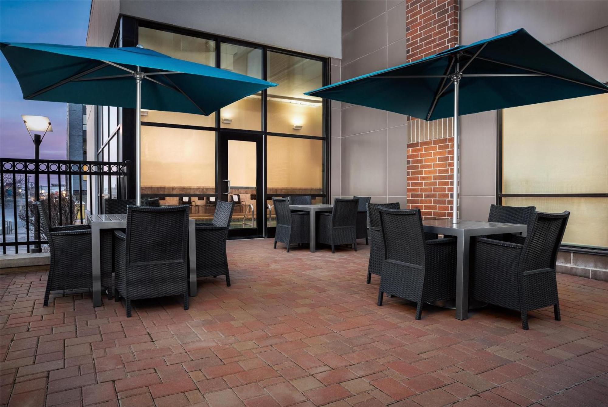 Hampton Inn & Suites Omaha-Downtown Exteriör bild