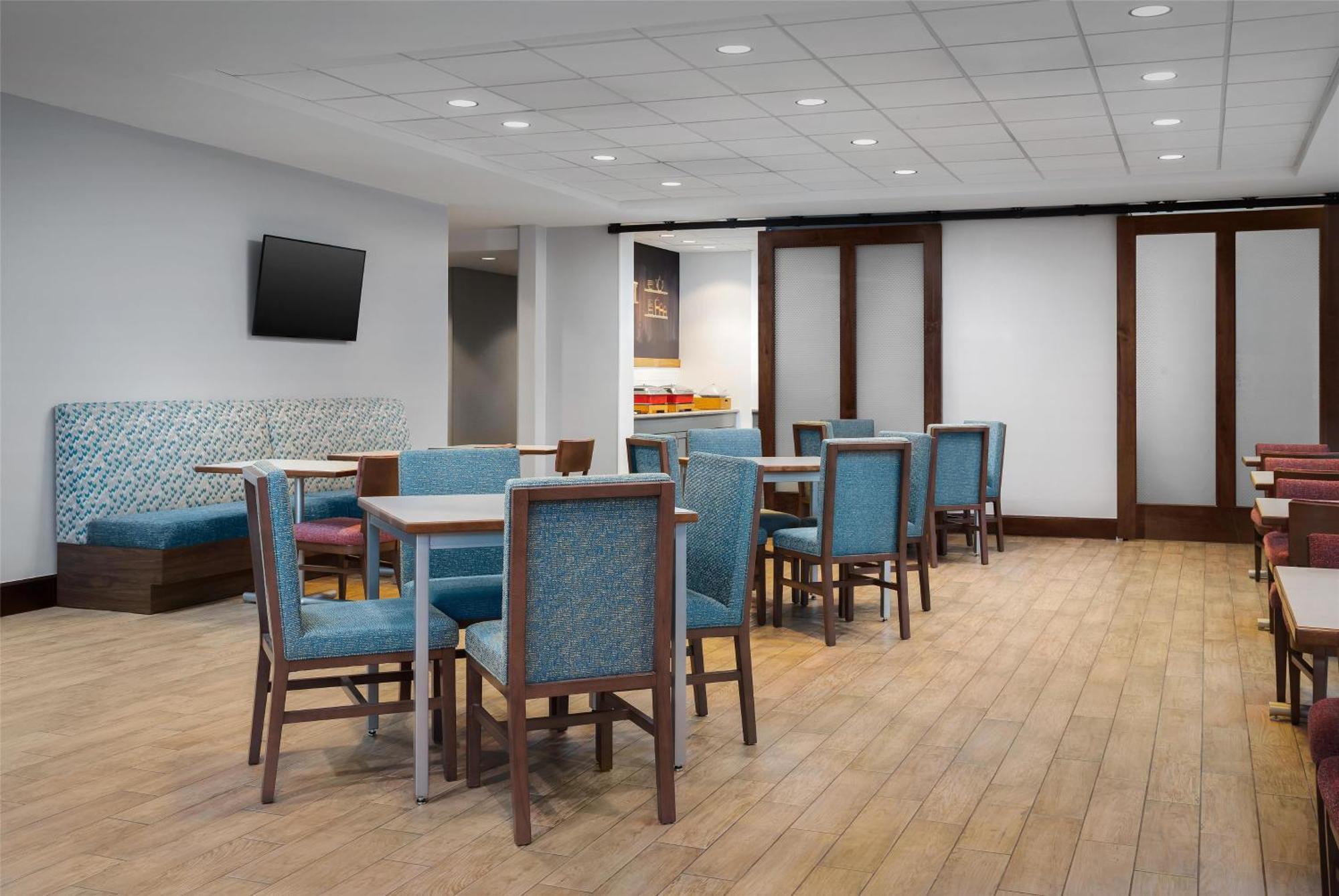 Hampton Inn & Suites Omaha-Downtown Exteriör bild