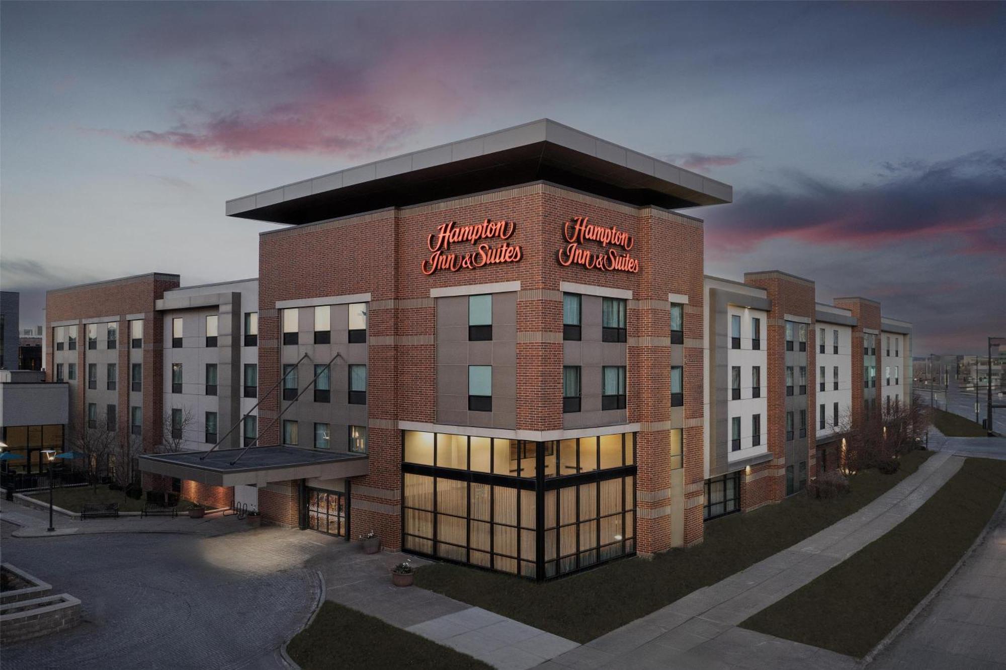 Hampton Inn & Suites Omaha-Downtown Exteriör bild